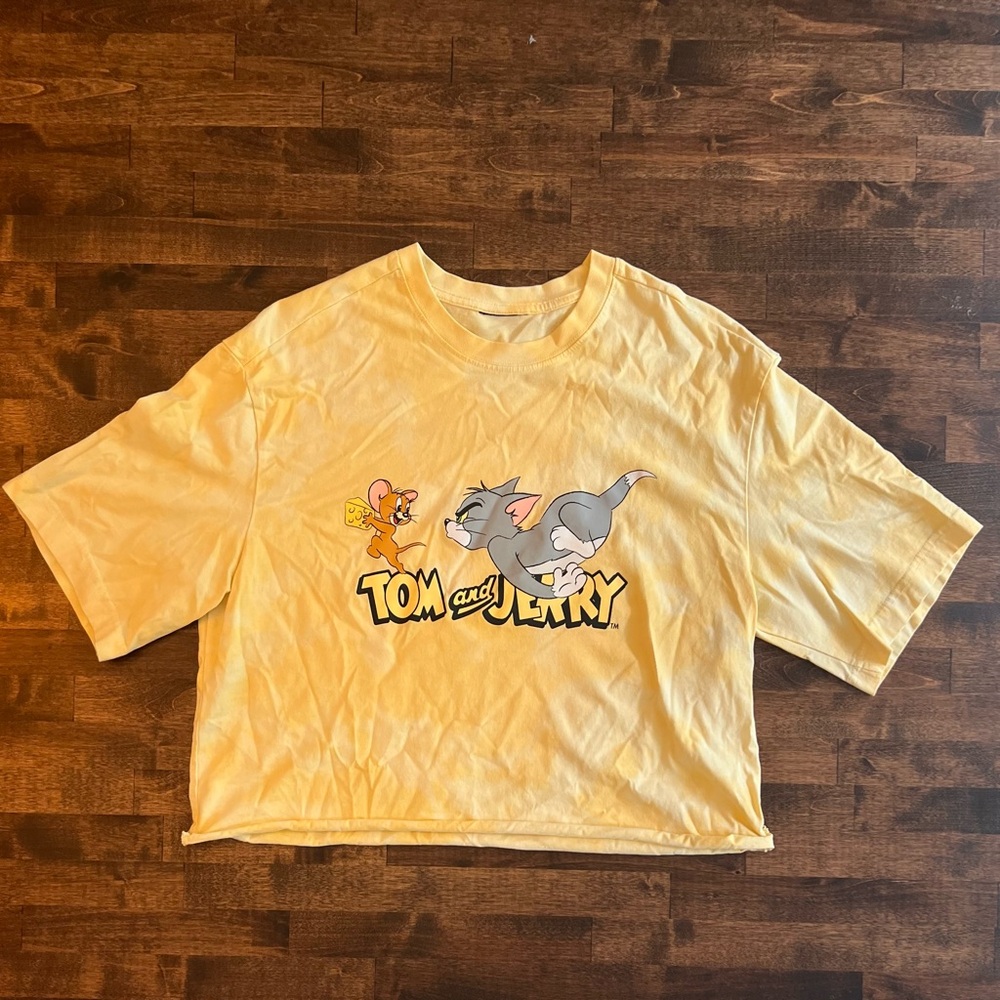 Tom & Jerry tie-dye yellow women’s XL (no tag) graphic cropped cotton tee